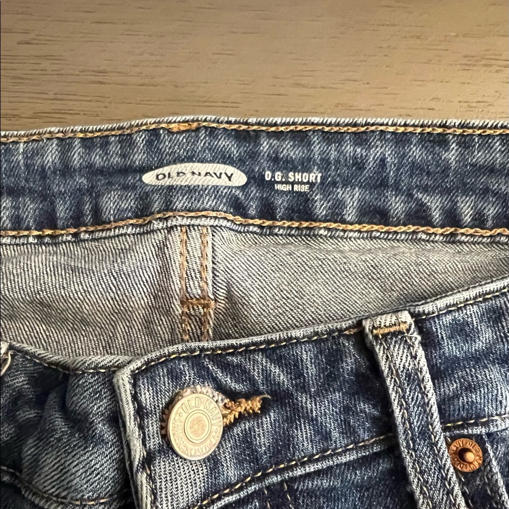 Old Navy High Waisted Shorts - Picture 3 of 4